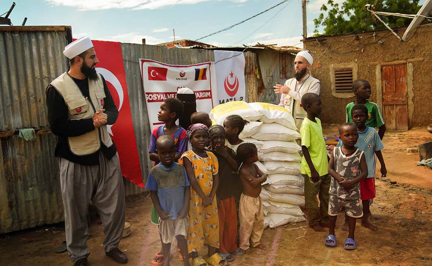 AFRIKA KÖYLERINE PIRINÇ DAĞITIMINDA BULUNDUK!